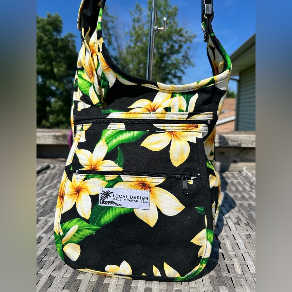 NEW Genuine Hawaiian Plumeria Sling Crossbody Bag - Picture 2 of 7